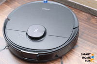 Ecovacs Deebot OZMO T8 AIVI стоит на полу