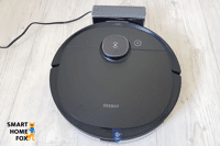 Ecovacs Deebot OZMO T8 AIVI стоит на полу