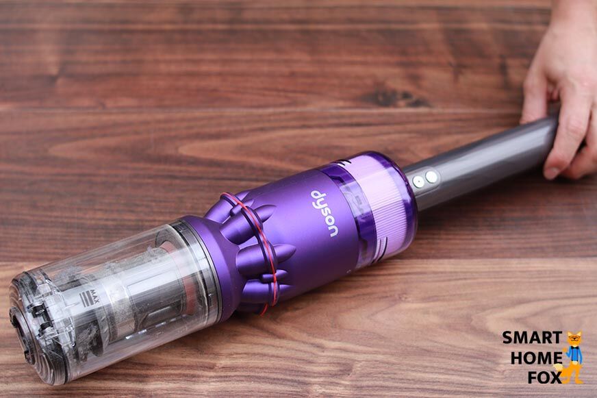 На фото изображен Dyson Omni-glide