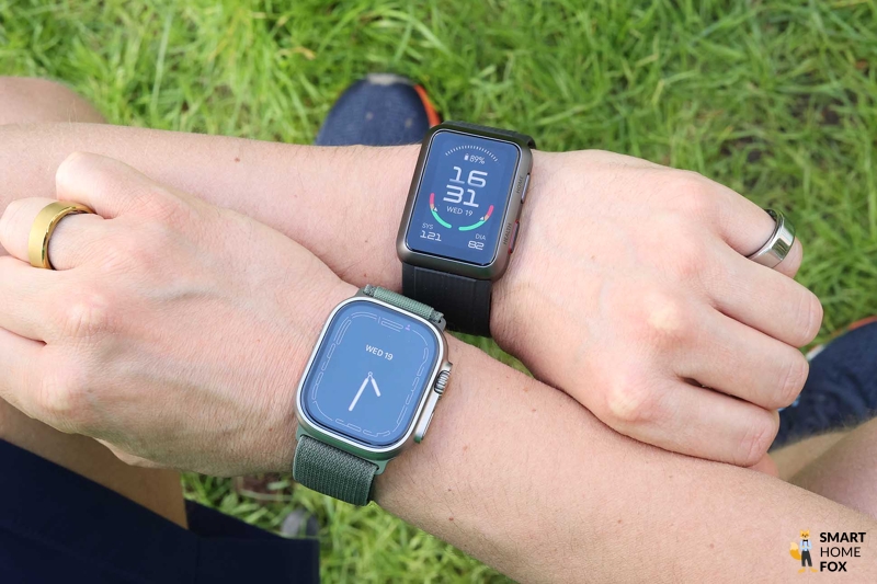 Дисплей часов Huawei Watch D и Apple Watch Ultra.
