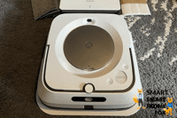 iRobot Braavа Jet M6 стоит на ковре