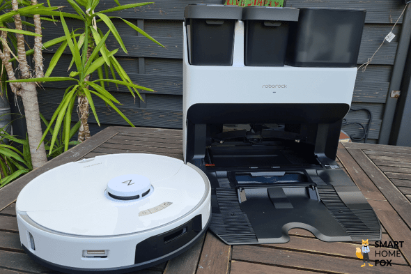 Roborock S7 Pro Ultra стоит на столе