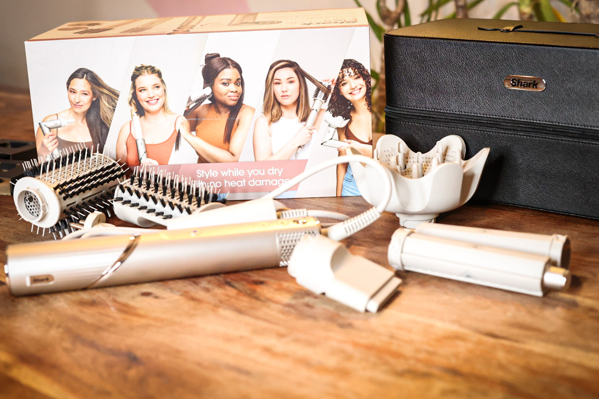 Вы можете увидеть Shark FlexStyle.