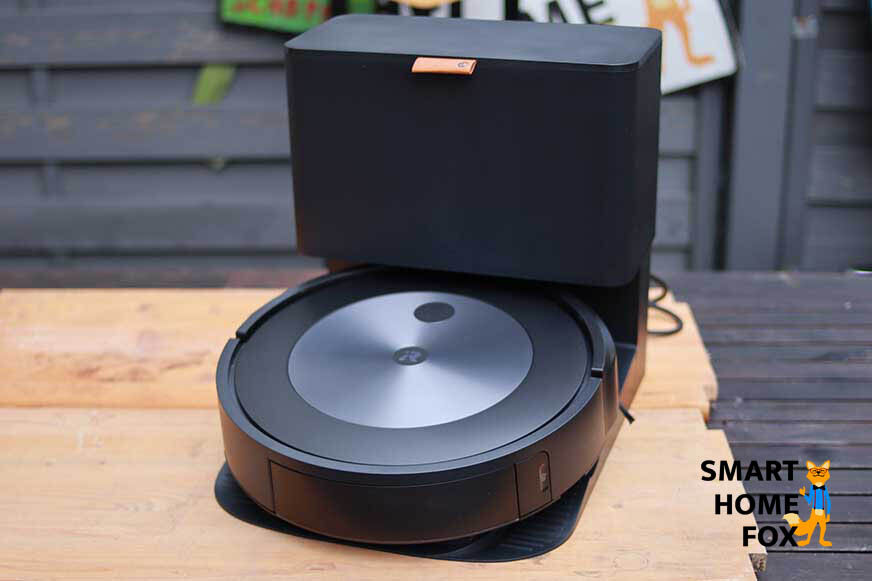 iRobot Roomba j7+ (Main)